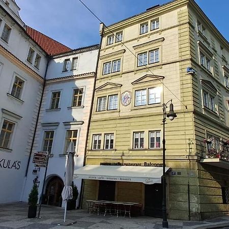 Апартаменты At The Blue Lion & Parking Assistance Прага Экстерьер фото