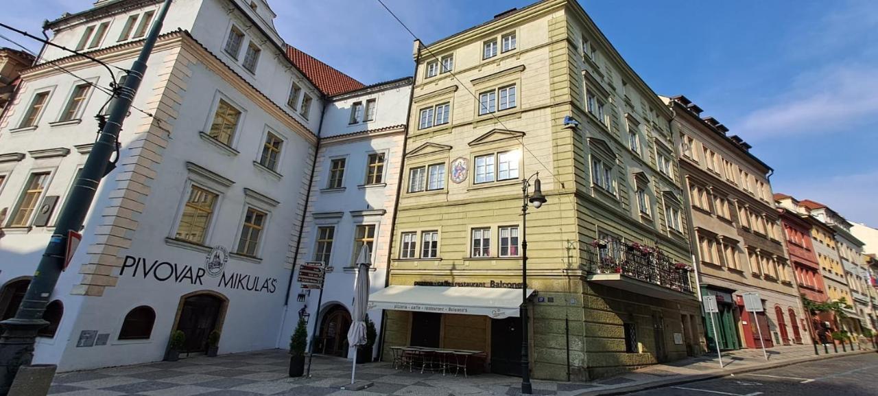 Апартаменты At The Blue Lion & Parking Assistance Прага Экстерьер фото