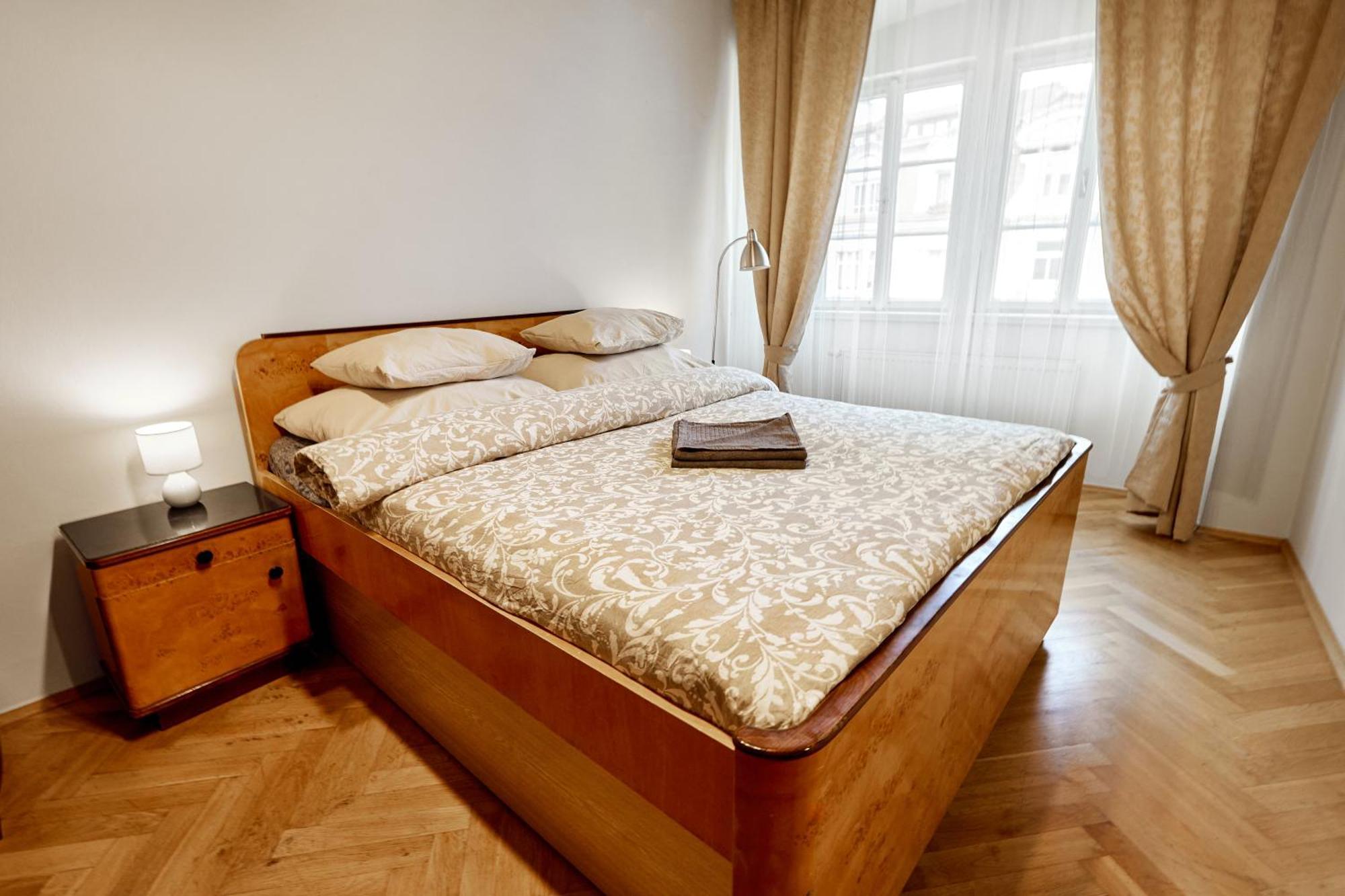 Апартаменты At The Blue Lion & Parking Assistance Прага Экстерьер фото